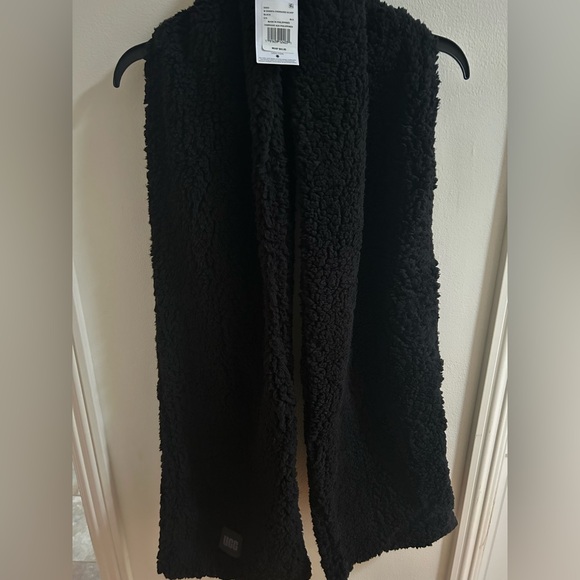 UGG Black Plush Scarf And Knit Beanie - Picture 2 of 5